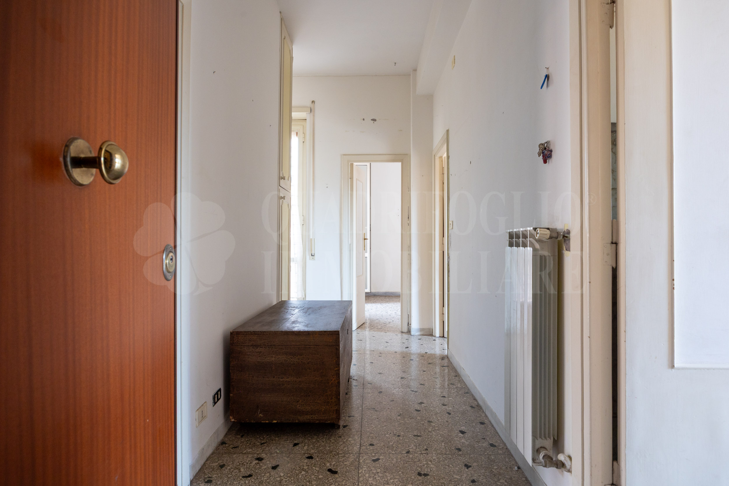 17 – Ingresso e porta blindata Ostia, Levante Pineta- Via Ferdinando Acton