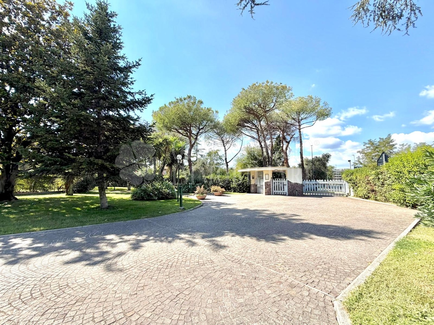 2 Roma, Statuario – Viale Appio Claudio