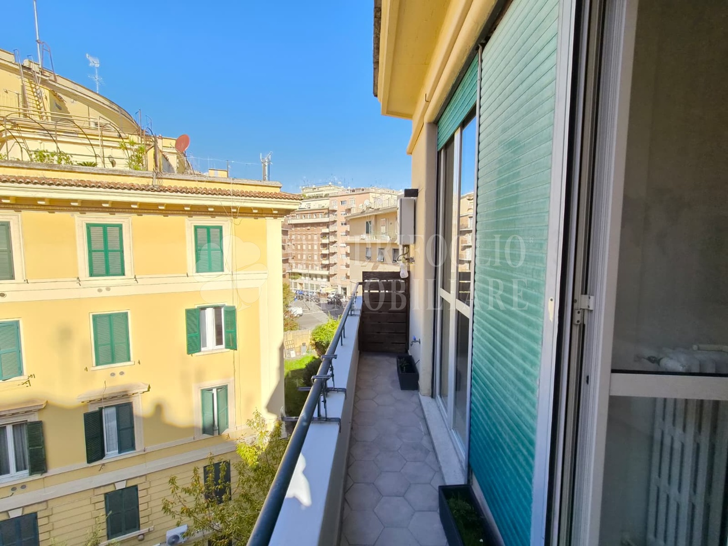 Roma – Re di Roma, Via Vercelli