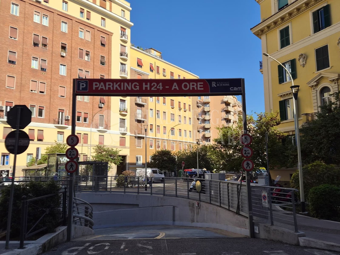 Roma – Re di Roma, Via Vercelli